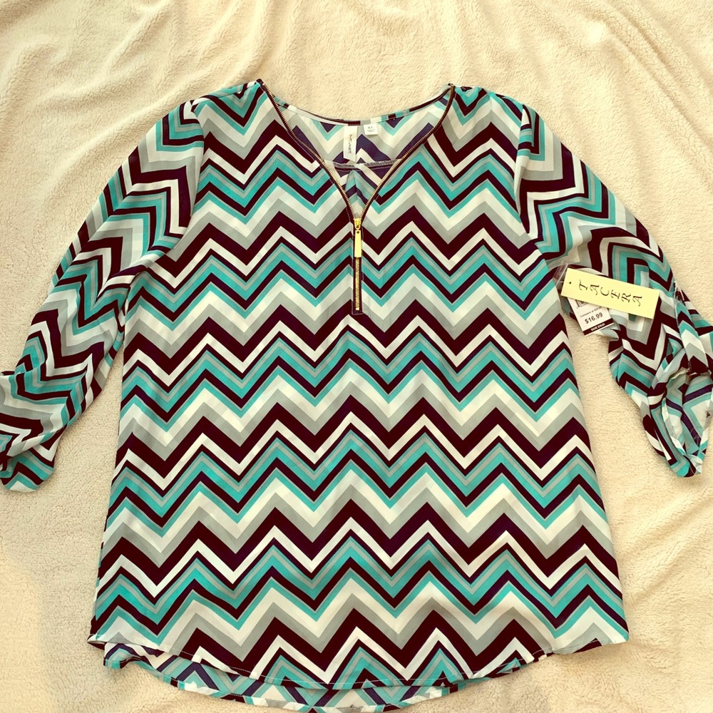 NWT Tacera flowy chevron top